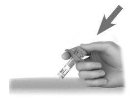 Hand holding an autoinjector with the tip pointing down and a black arrow indicating the direction
