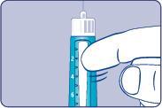 Mano golpeando suavemente el injector con la aguja hacia arriba, para eliminar las burbujas de aire