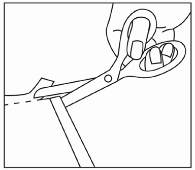 Tesouras a abrir o pacote do adesivo