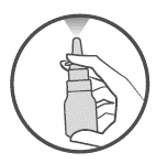 Mano che tiene un flacone spray nasale con l