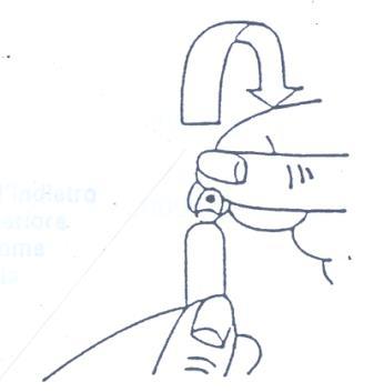 Mano che tiene un dispositivo penna per iniezione con ago esposto e pulsante premuto per l