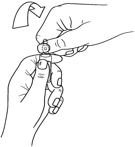 Mano che tiene un dispositivo autoiniettante con ago visibile pronto per l