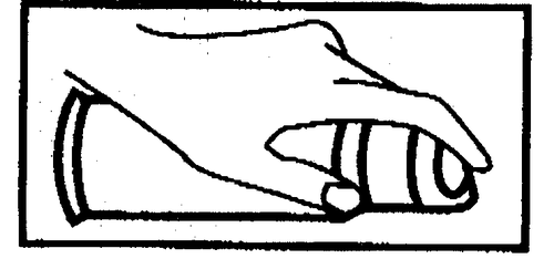 Mano che tiene una siringa, l