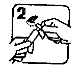 Mano che stringe una siringa con ago inserito nella pelle, numero 2 in alto a sinistra, illustrazione schematica in bianco e nero