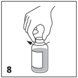 Mano che svita il tappo da un flacone medicinale trasparente con liquido all