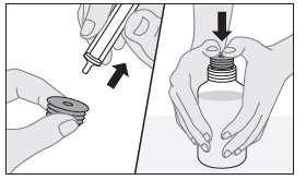 Mani che preparano una siringa pre-riempita collegando l