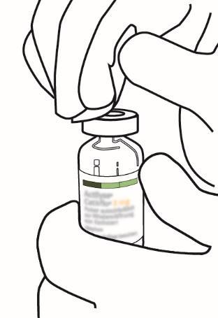 Fiala di vetro con liquido e tappo grigio tenuta da una mano guantata con etichetta verde e scritta bianca