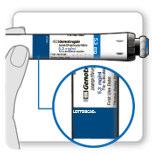 Penna precompilata blu e bianca con etichetta