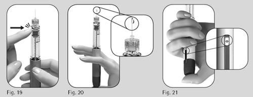 Siringa preriempita con stantuffo retratto, mano che prepara l’iniezione e dettaglio dell’ago inserito nel dispositivo di sicurezza