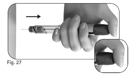 Mano che impugna una siringa pronta per l