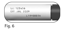 Fiala farmaceutica bianca con scritte nere “Lot: 123456”, “EXP: JUL 2029” e “L19Y0003A” visibili su sfondo bianco