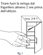 Mano che estrae una siringa precompilata da un blister di plastica trasparente con indicata la temperatura di conservazione 2-8&deg;C