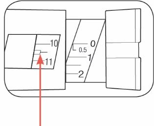 Siringa graduata con scala da 0 a 2 ml e indicazioni 10, 11 e 05, freccia rossa che indica il volume iniettato