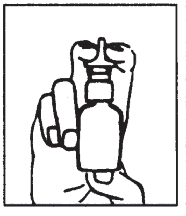 Mano che tiene un flacone spray nasale bianco con l