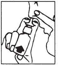 Mano che afferra una fiala di vetro con un tappo di gomma nero e un