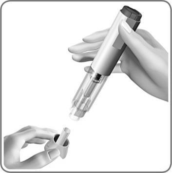 Penna iniettabile con ago trasparente e protettore rimosso tenuta in mano pronta per l