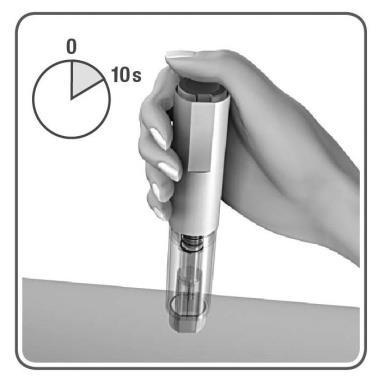 Mano che tiene un autoiniettore con indicatore temporale a 10 secondi e cartuccia trasparente inserita