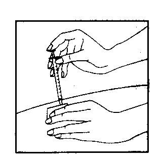 Mano che tiene una siringa inclinata, con l