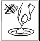 Mano che versa una goccia da una bustina in un liquido con un simbolo di divieto sopra la mano