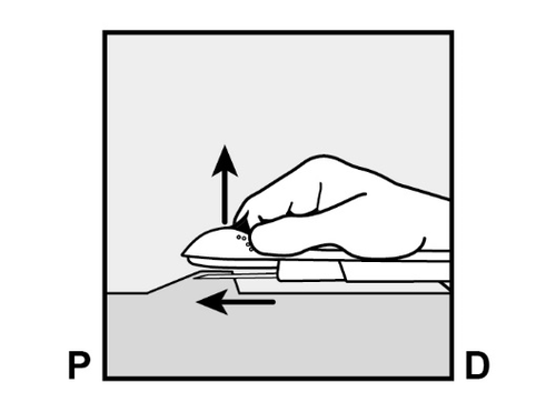 Mano che preme un dispositivo medico su una superficie con frecce direzionali indicate e lettere P e D ai lati