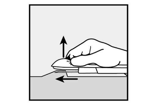 Mano che preme su un dispositivo medico con una freccia rivolta verso l