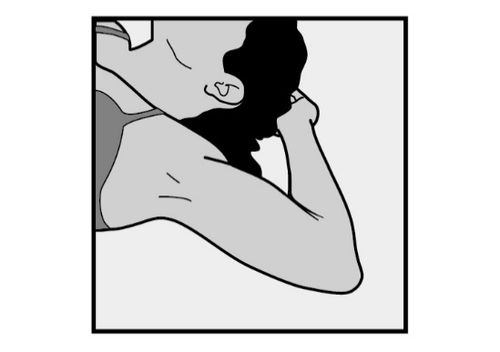 Braccio piegato con mano che afferra l