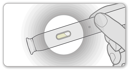 Mano che tiene un dispositivo per test diagnostico con finestra di visualizzazione e risultato positivo indicato da una linea colorata