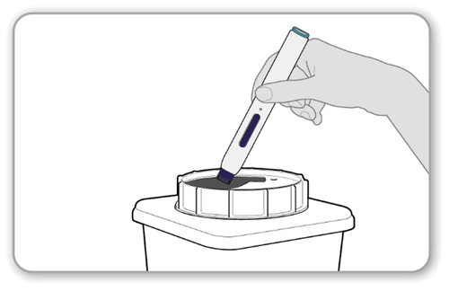 Mano che tiene un dispositivo penna blu e nero sopra un contenitore grigio cilindrico con coperchio a scatto