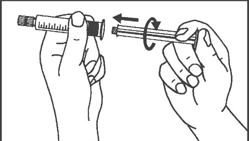 Mano che ruota un cilindro di vetro su una siringa, freccia curva indica il movimento rotatorio e una mano tiene la siringa