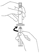 Mano che tiene una siringa preriempita e un adattatore, freccia curva indica rotazione per il collegamento