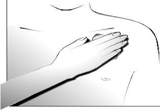 Mano che palpa il torace femminile per individuare un nodulo o un