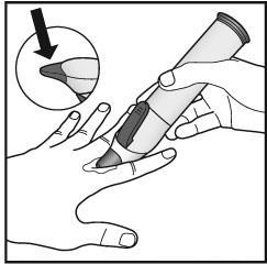 Dispositivo autoiniettante tenuto in mano con dettaglio ingrandito dell