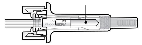 Siringa preriempita con stantuffo trasparente e ago metallico, indicazioni di lotto e scadenza visibili lungo il corpo