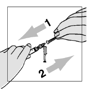 Mani che stringono un dispositivo per iniezione pre-riempito con l