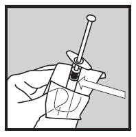 Mano che tiene una siringa pronta per l