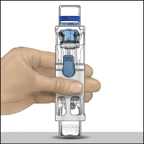 Mano che tiene un dispositivo iniettore blu e trasparente con finestra di visualizzazione e pulsante laterale