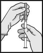 Mani con guanti che tengono una siringa preriempita e un ago, pronte per l