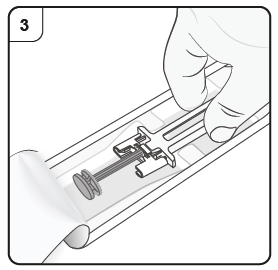 Dispositivo autoiniettante con ago esposto e protezione rimossa preparazione all