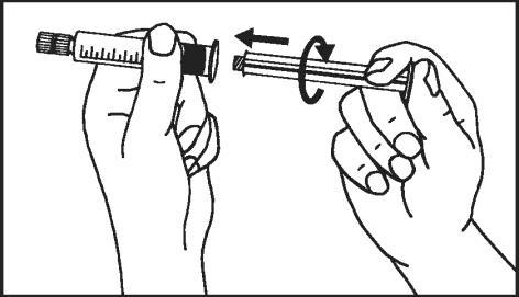 Mani che tengono una siringa e un ago, con freccia che indica la rotazione per il collegamento e preparazione all