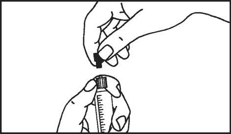 Mano che tiene una fiala e un flaconcino, con l