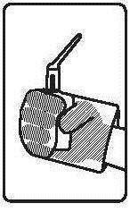 Siringa con ago che inietta il farmaco in un arto inferiore con tessuto muscolare stilizzato
