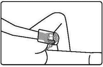 Iniezione sottocutanea con ago corto angolato a 45 gradi nel tessuto adiposo addominale