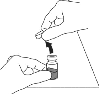 Mano che tiene un flaconcino con liquido e rimuove il tappo protettivo con l