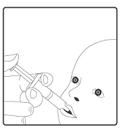 Mano che tiene una siringa e inserisce l