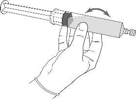 Mano che tiene una siringa pre-riempita con una freccia che indica la rotazione del dispositivo per la preparazione all