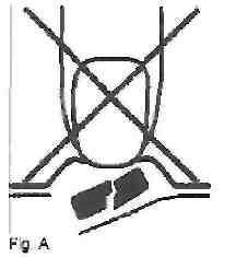 Simbolo di divieto con croce su due capsule farmaceutiche e una forma rettangolare scura spezzata