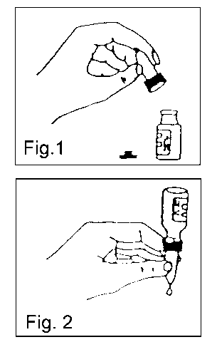 Mano che tiene una siringa pronta per l