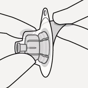 Ago di siringa con protezione trasparente rimossa parzialmente circondato da dita che lo tengono in posizione