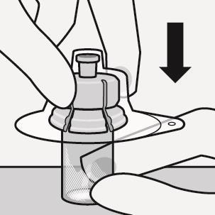 Dispositivo di iniezione sottocutanea con ago protetto da cappuccio e dito che preme verso il basso
