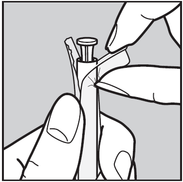 Mano che afferra la penna precompilata mentre l